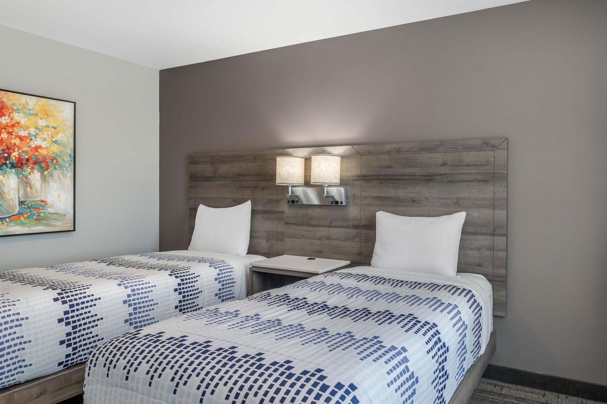 פרדריקטון Quality Inn & Suites Amsterdam מראה חיצוני תמונה