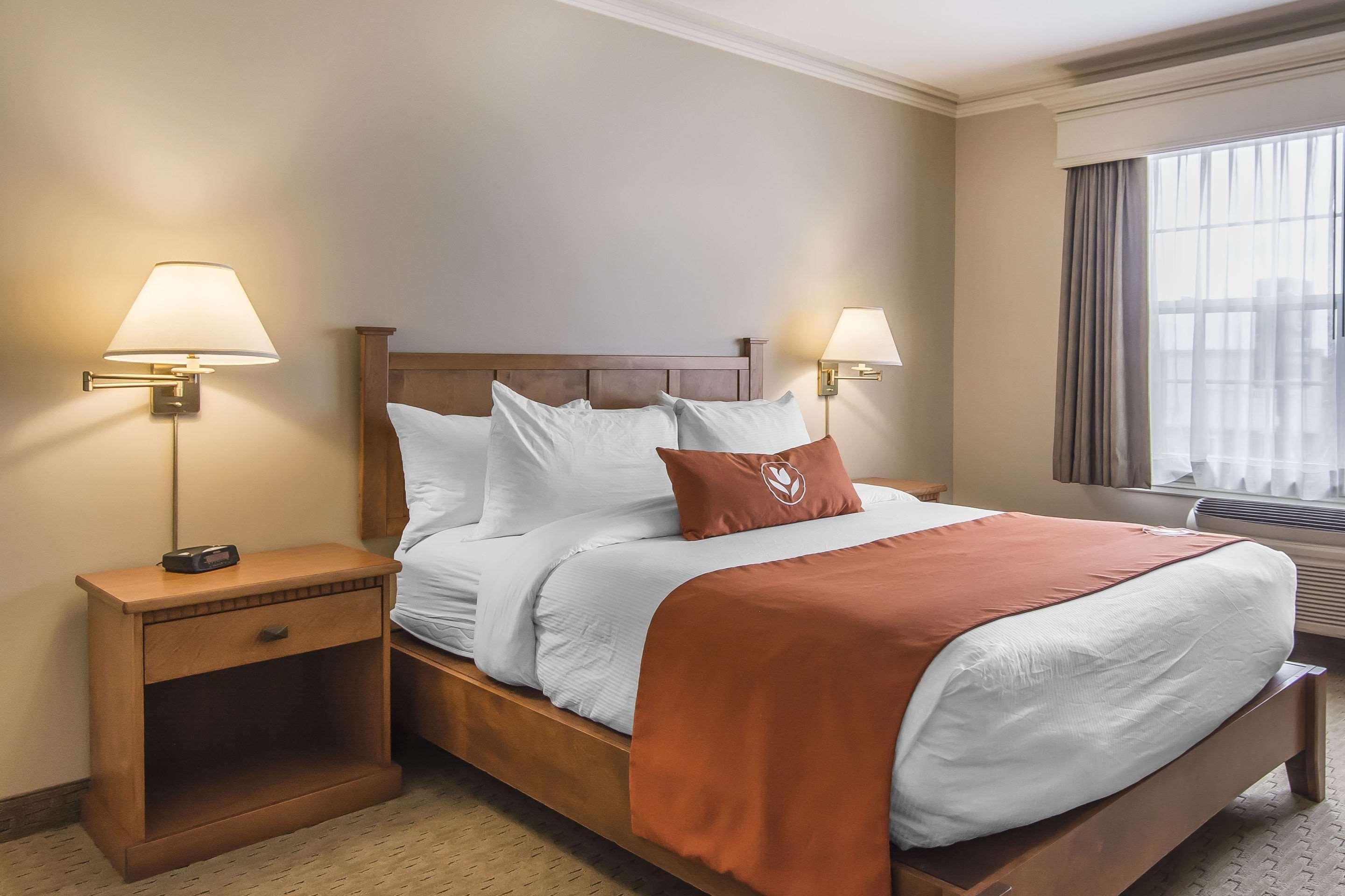 פרדריקטון Quality Inn & Suites Amsterdam מראה חיצוני תמונה