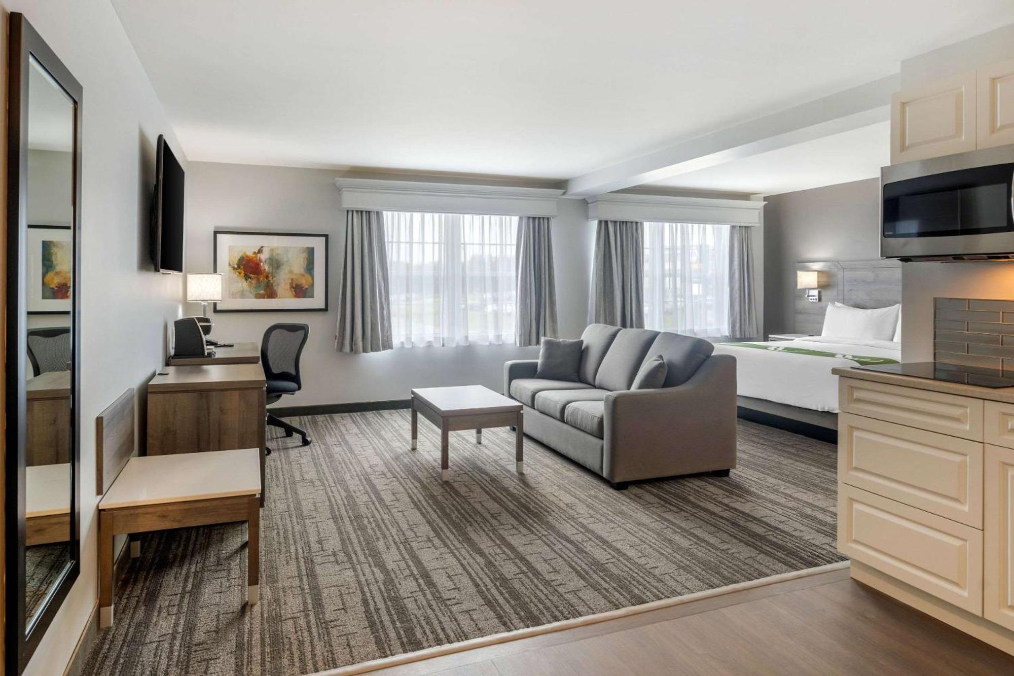 פרדריקטון Quality Inn & Suites Amsterdam מראה חיצוני תמונה