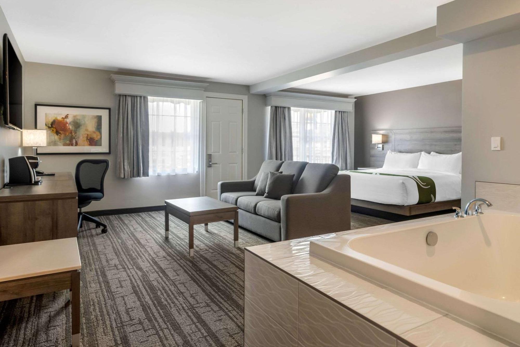 פרדריקטון Quality Inn & Suites Amsterdam מראה חיצוני תמונה