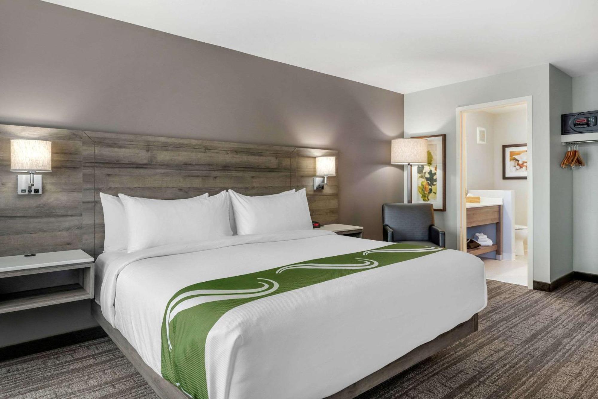 פרדריקטון Quality Inn & Suites Amsterdam מראה חיצוני תמונה
