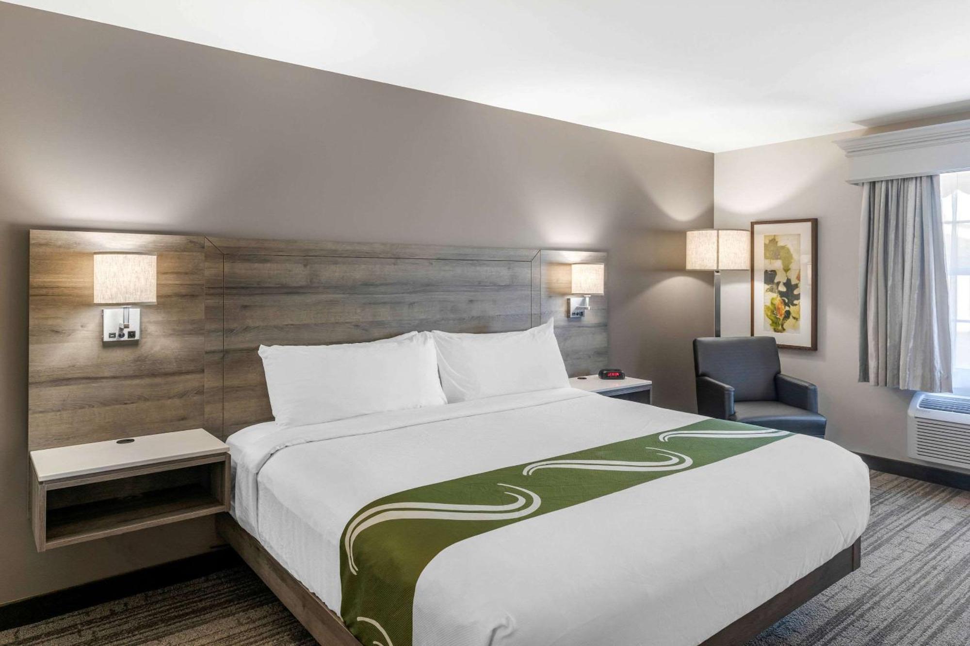 פרדריקטון Quality Inn & Suites Amsterdam מראה חיצוני תמונה