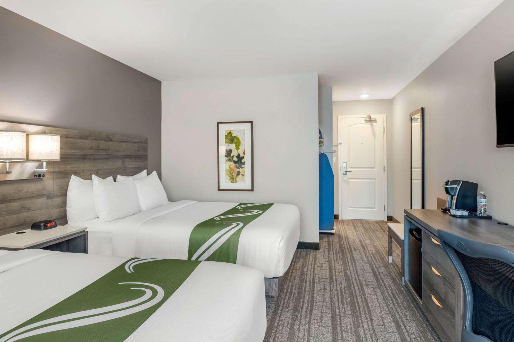 פרדריקטון Quality Inn & Suites Amsterdam מראה חיצוני תמונה